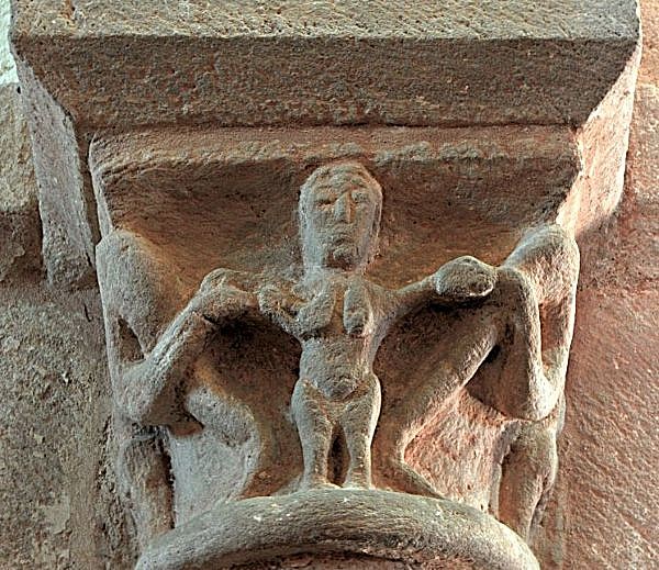 Bourgogne chapiteau femme église