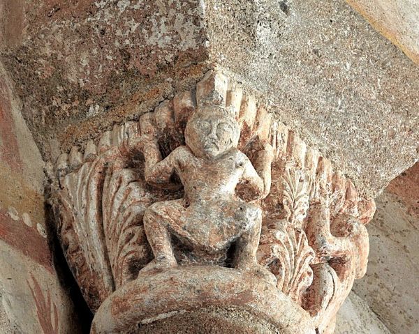 Bourgogne chapiteau église