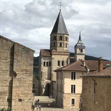 Cluny : vue depuis la porte d'honneur de l'abbaye