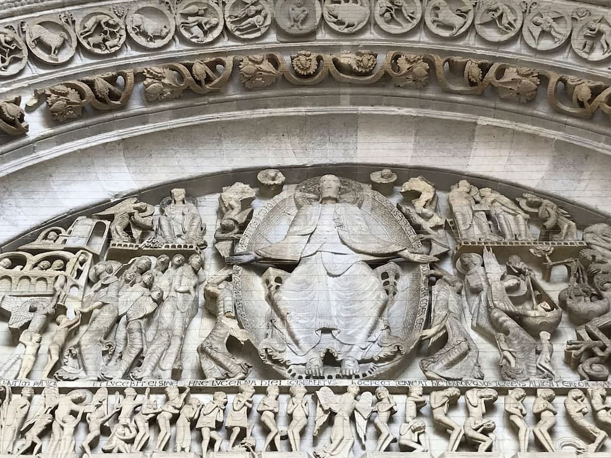 Tympan de la cathédrale à Autun en Bourgogne