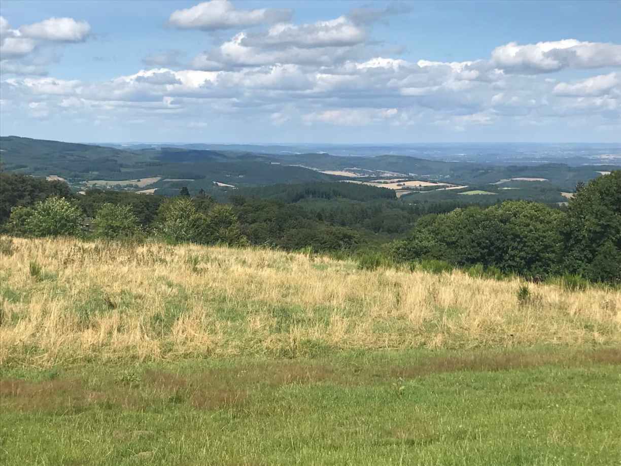 Campagne autour de Bibracte sur le Mont-Beuvray Bourgogne