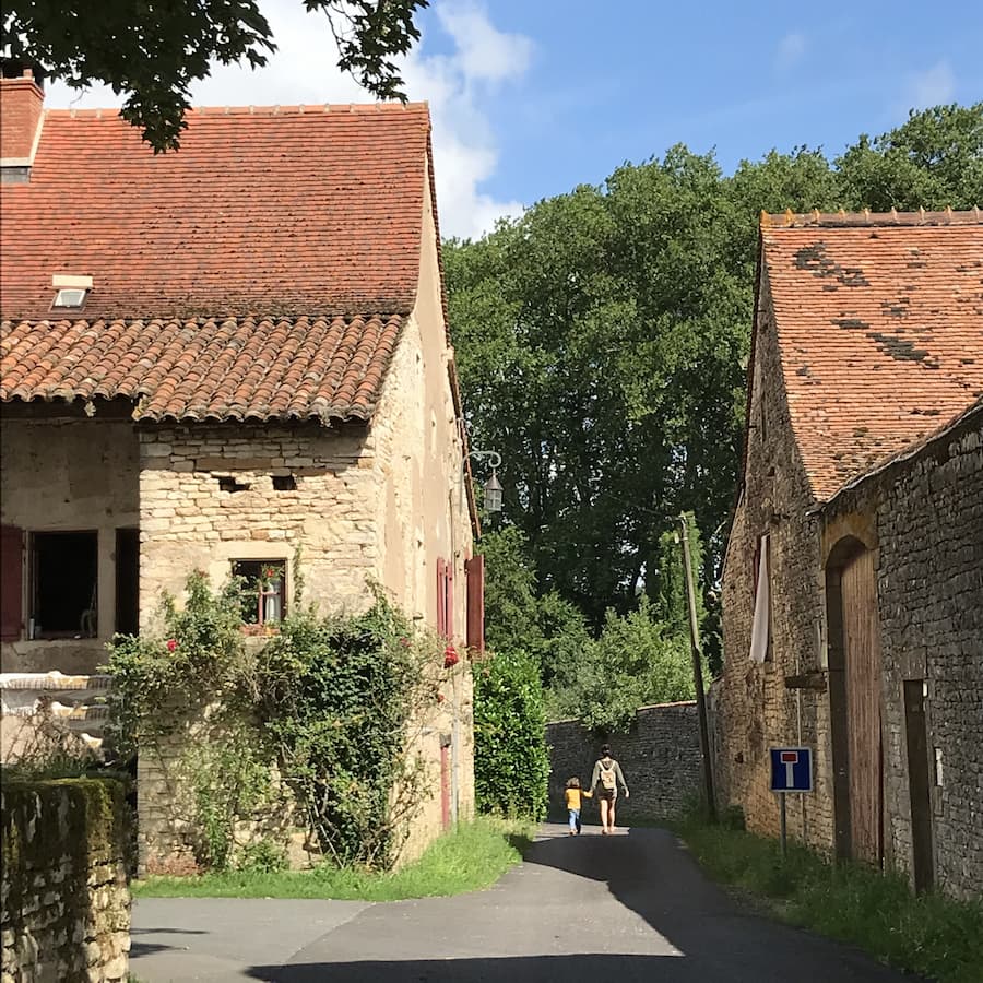 Rue du village de Chapaize