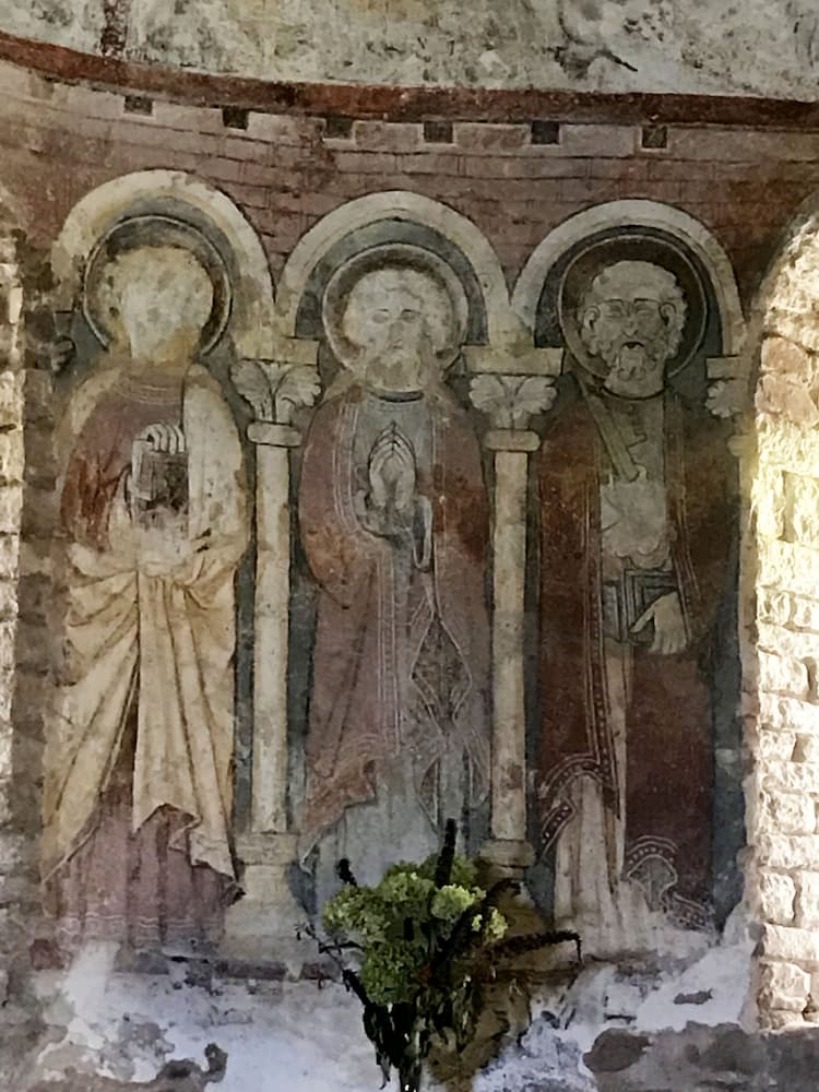 Bourgogne Brancion : fresques de la chapelle