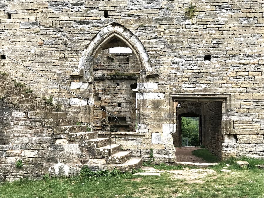 Ruines du chateau fort de Brancion