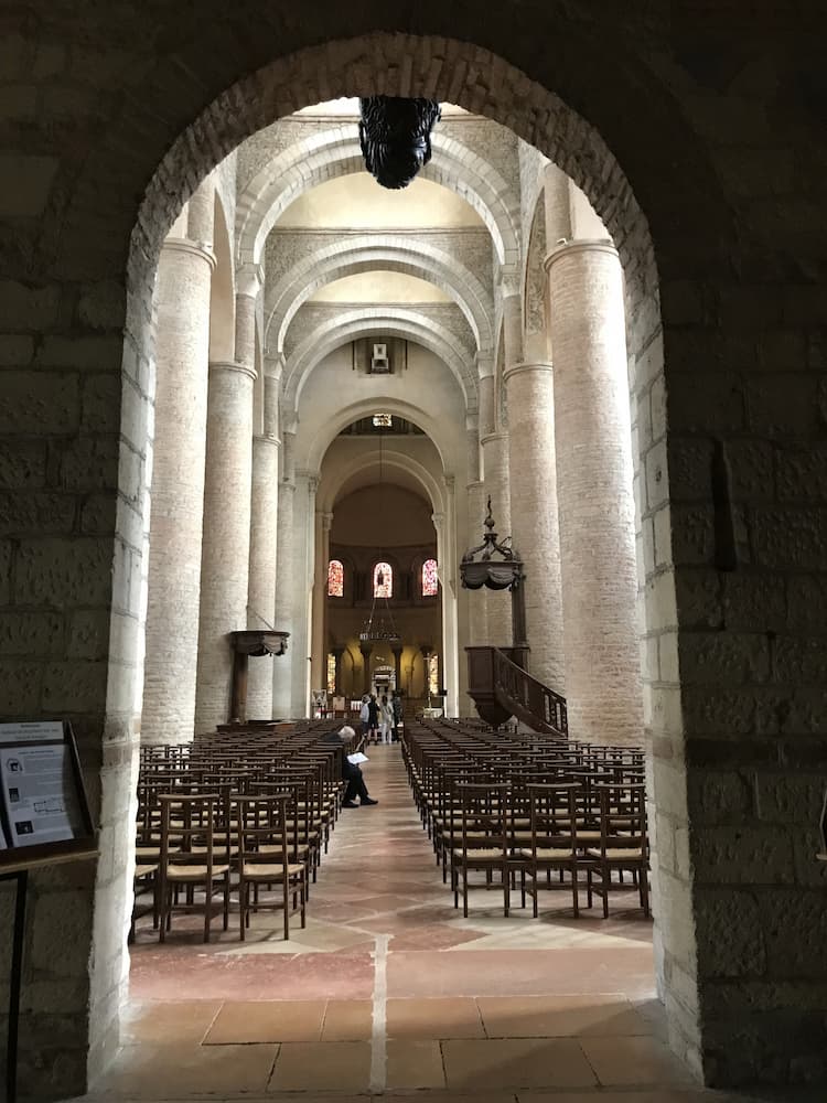 Bourgogne Tournus : la haute nef de Saint-Philibert