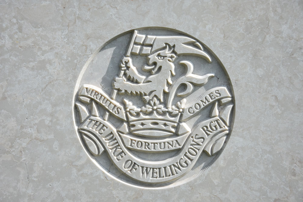 Stèle du cimetière militaire britannique de Bayeux