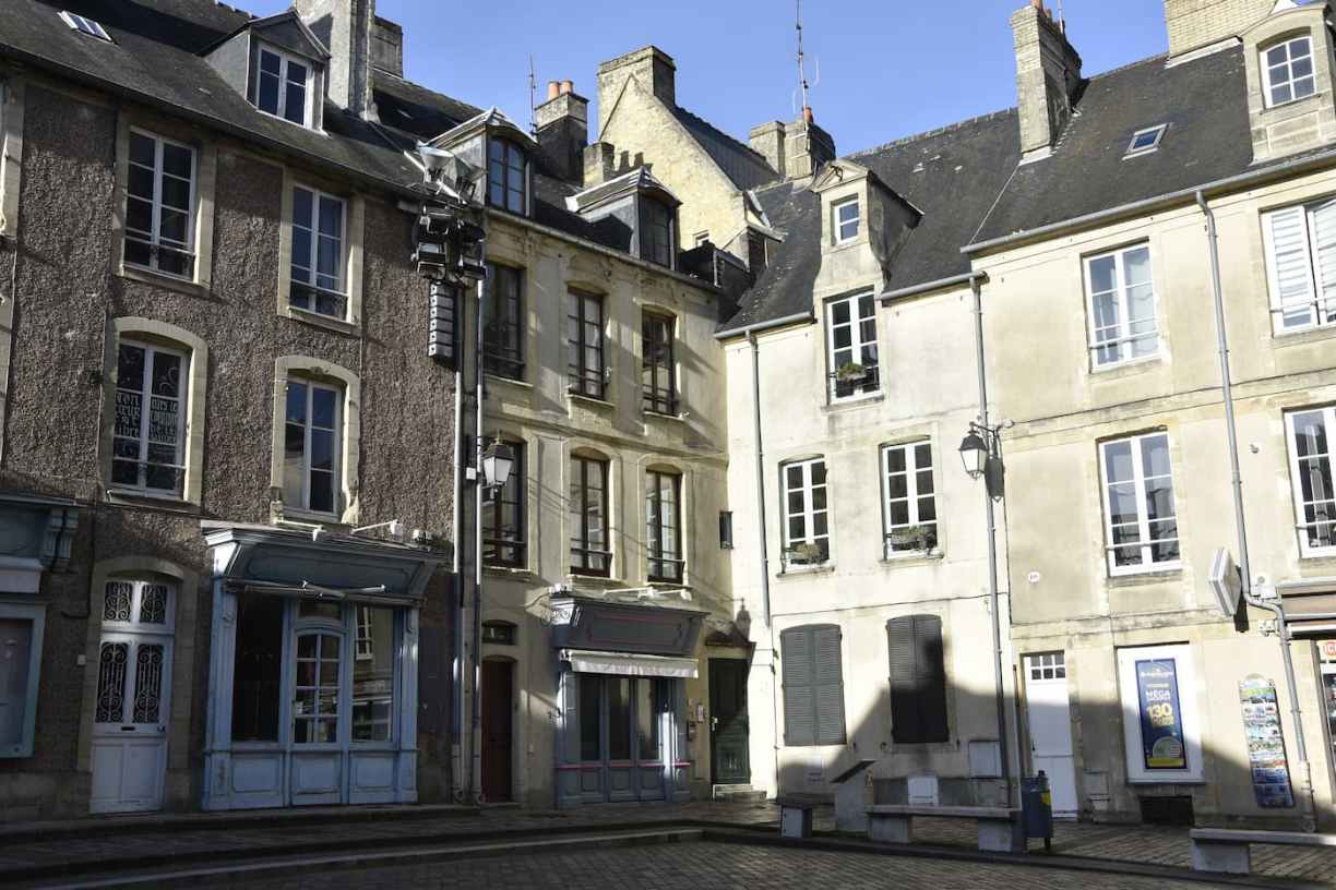 Normandie Bayeux place de la cathédrale