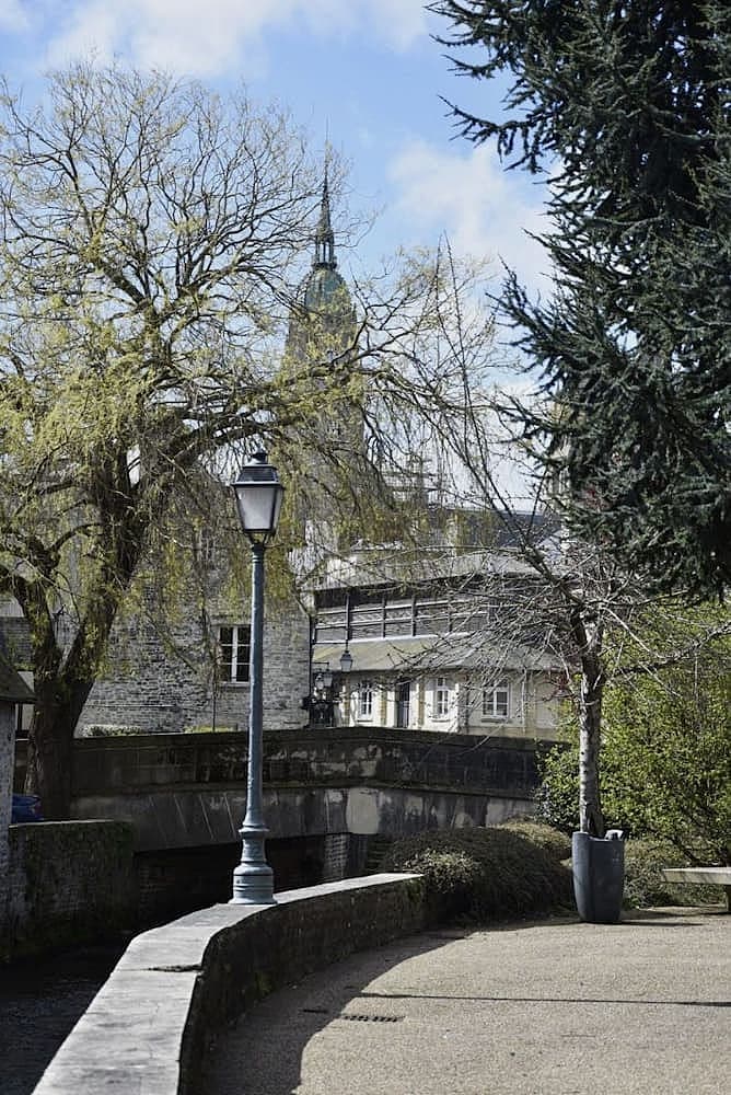 Normandie : Printemps sur les berges de l'Aure à Bayeux