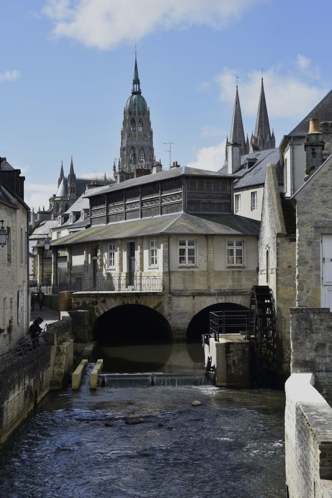 L'Aure traverse Bayeux Normandie 