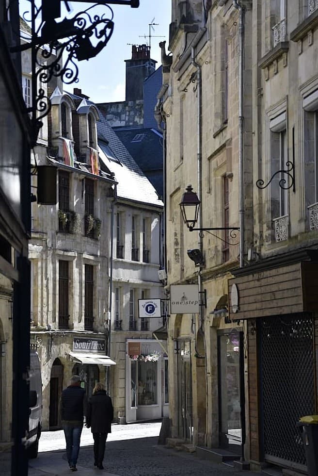 Normandie : Caen rue Froide
