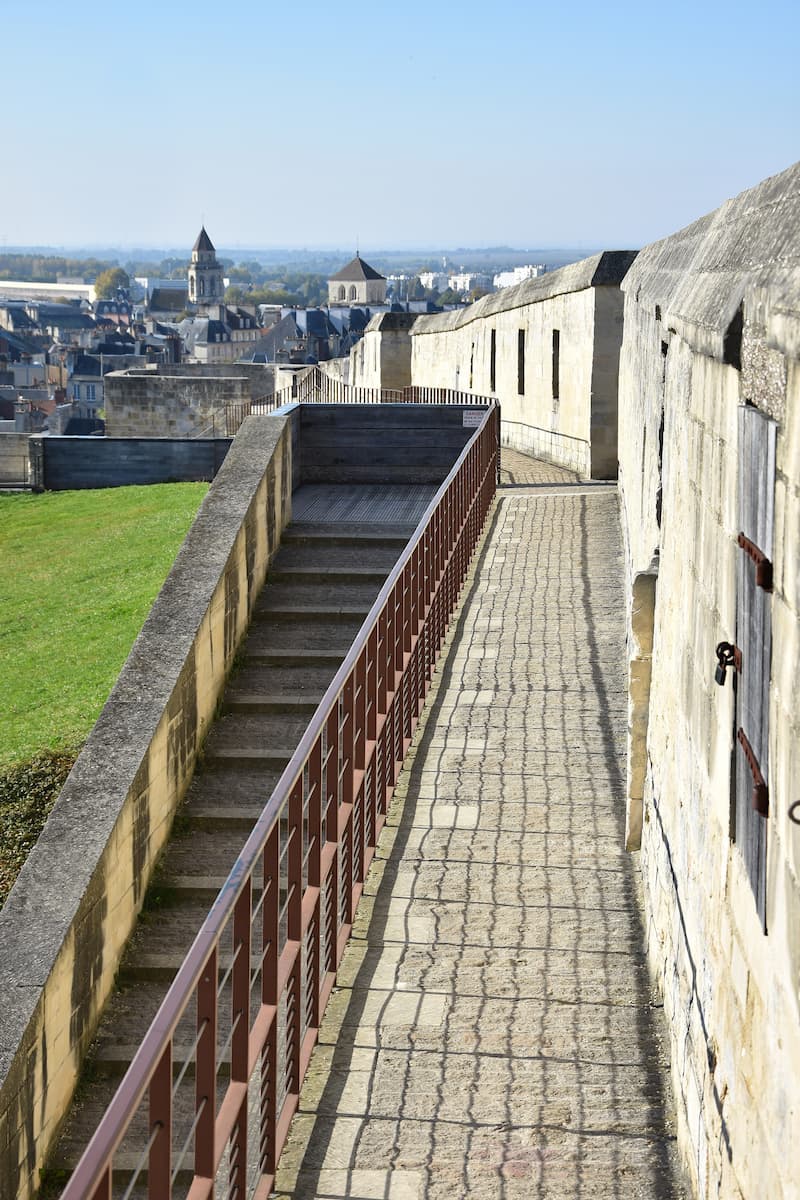Normandie : les remparts du château de Caen