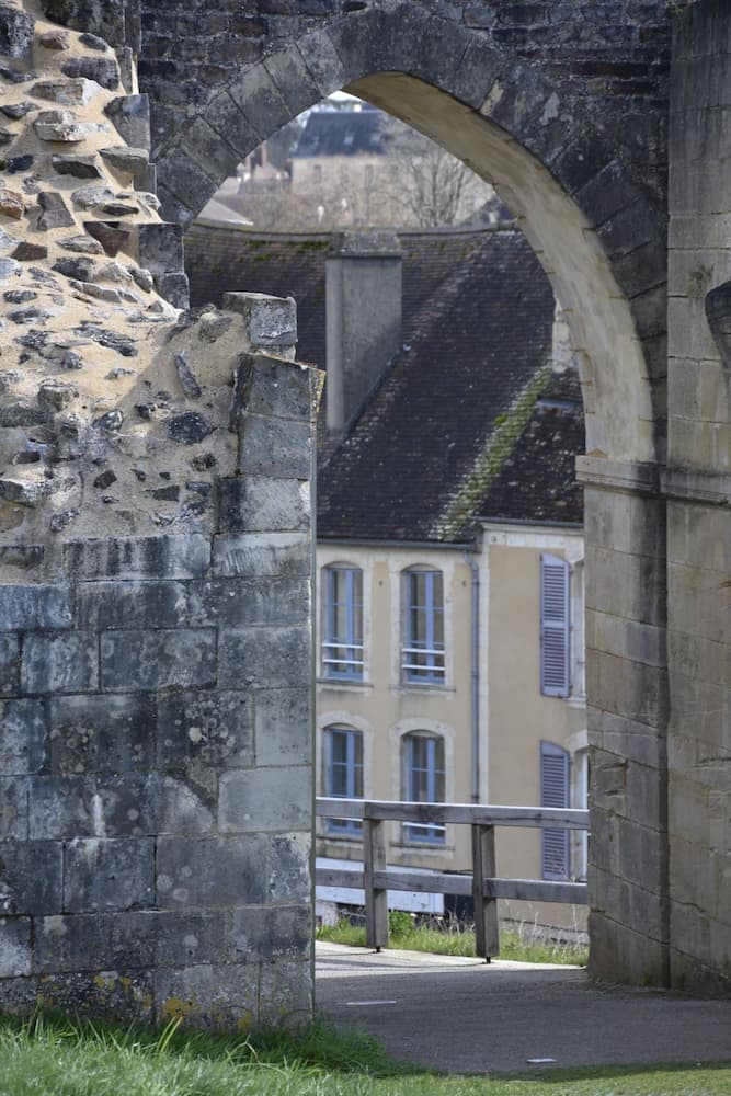 Normandie : le château de Guillaume le Conquérant à Falaise et son porche