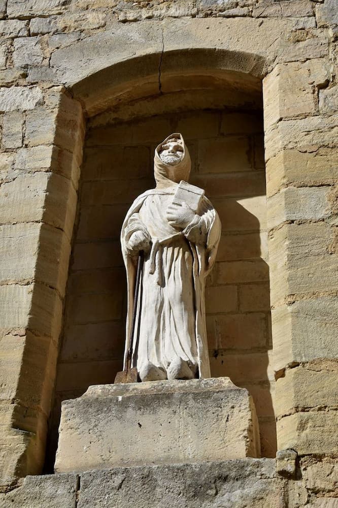 Normandie Saint-Gabriel, statue de moine