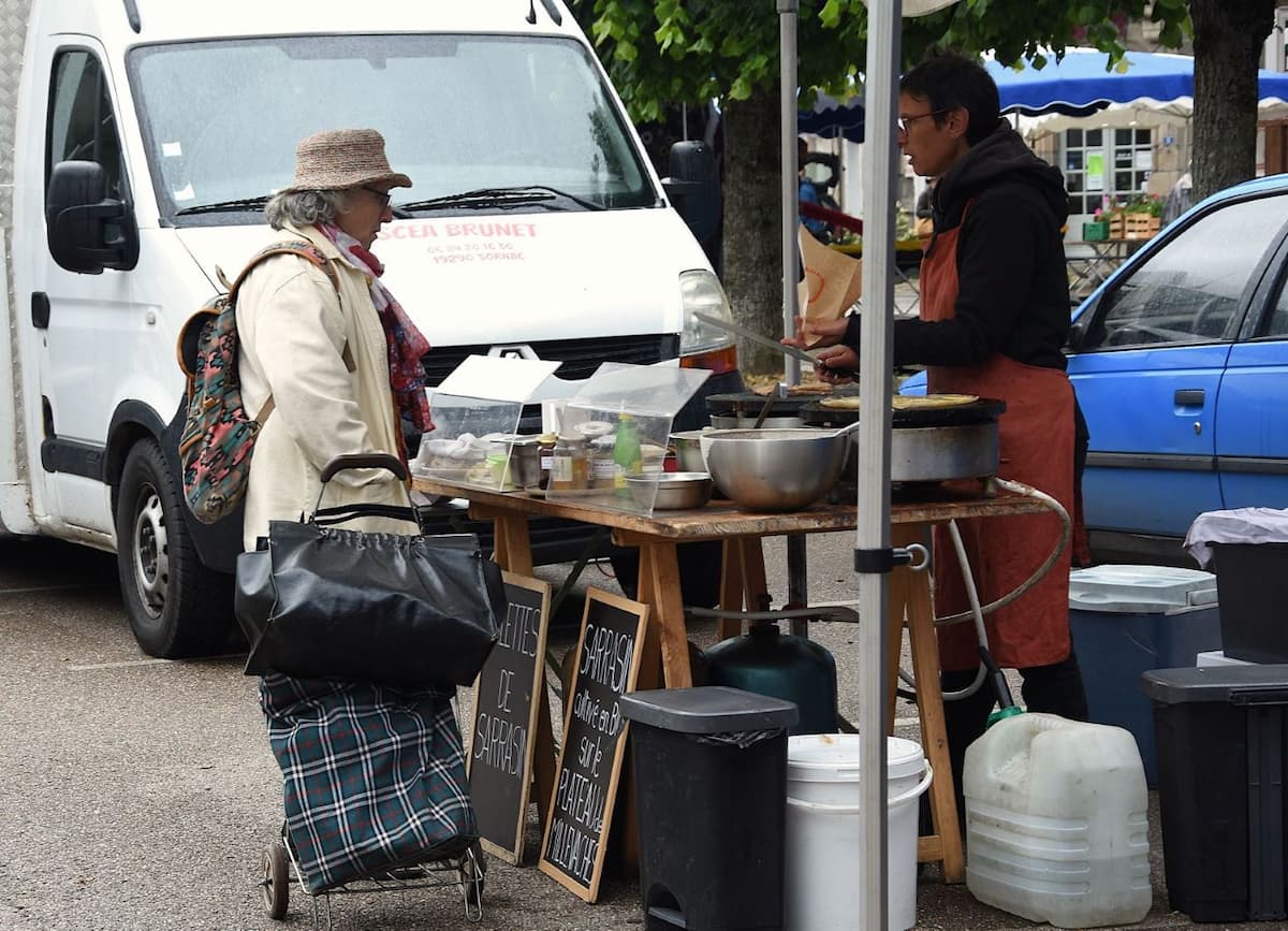 Le marché Felletin sous la pluie Creuse
