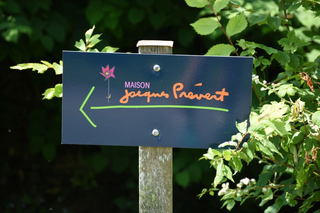 Normandie Pancarte Maison Prévert Omonville-la-Petite dans la Hague