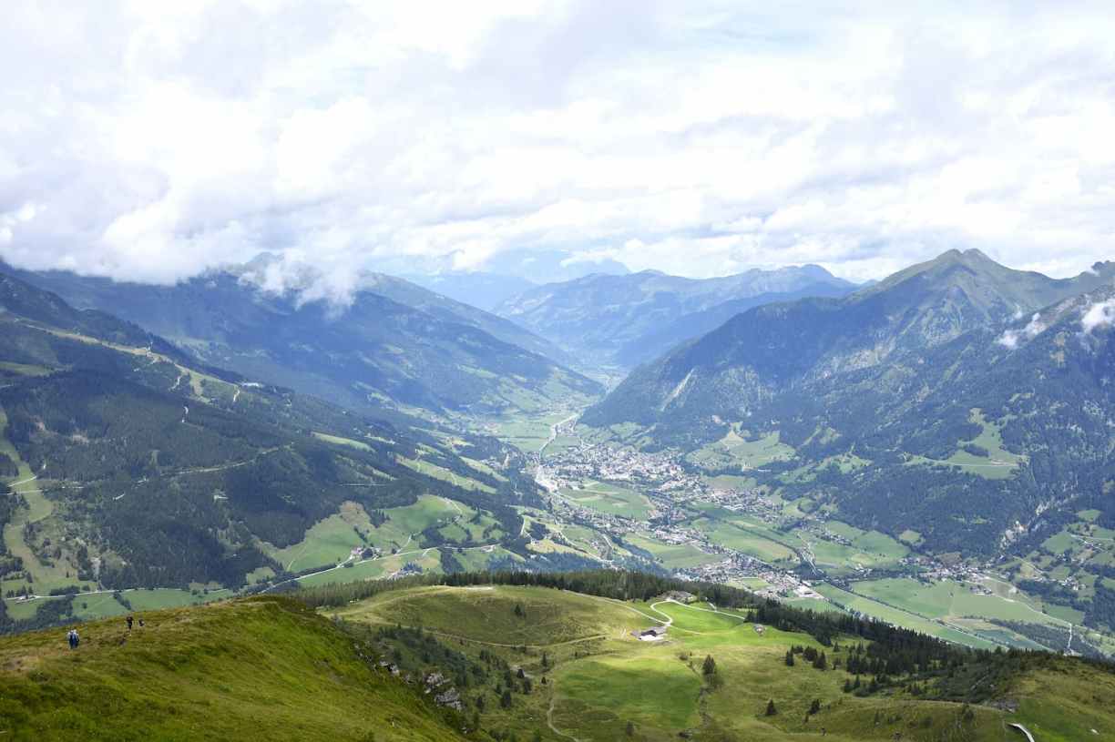Vue sur Bad Gastein depuis le Stubnerkogel en Autriche