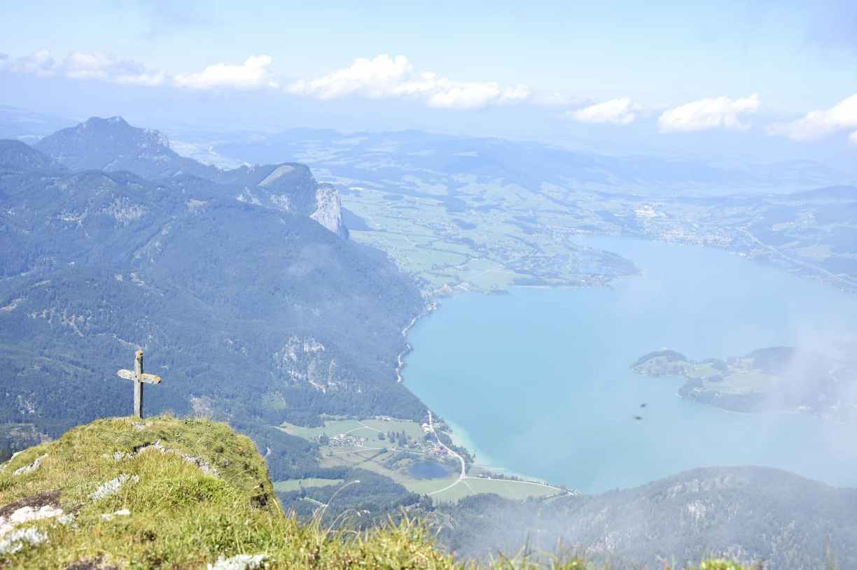Mondsee vu du Schafberg en Autriche 