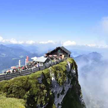 En été, les touristes se pressent au sommet du Schafberg