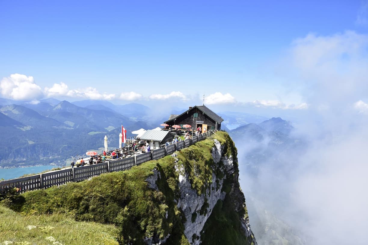 En été, les touristes se pressent au sommet du Schafberg