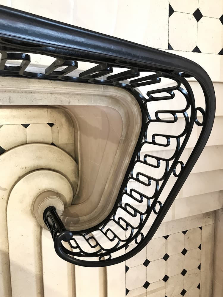 Escalier monumental du château de La Verrière au Creusot