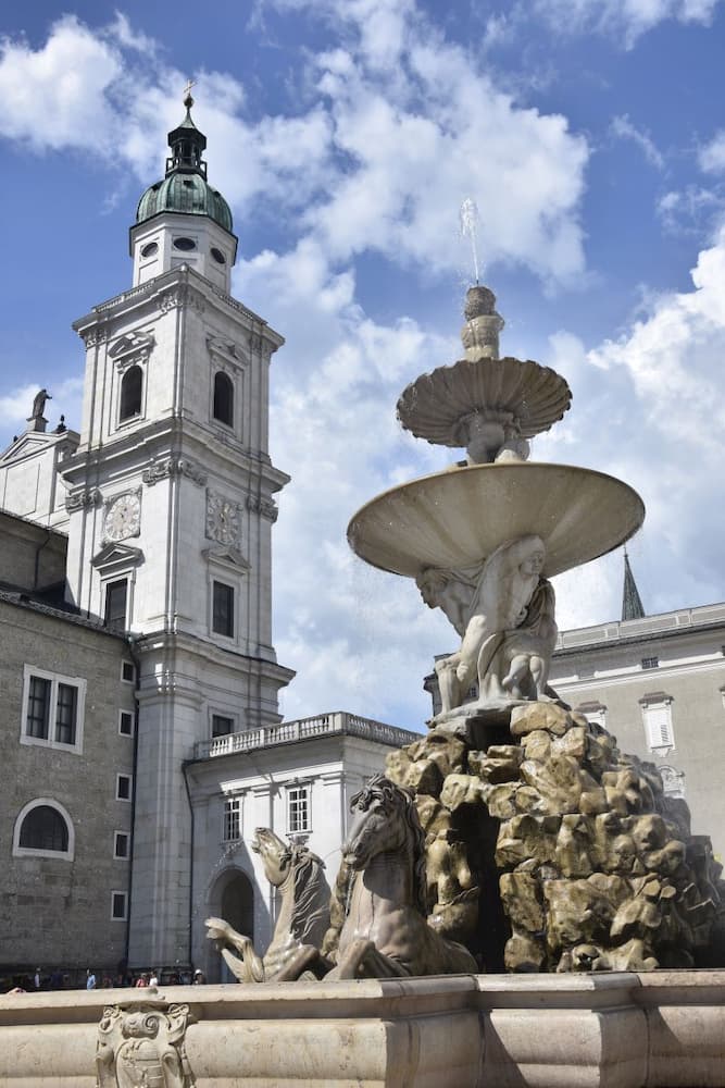 Salzburg Place derrière la cathédrale