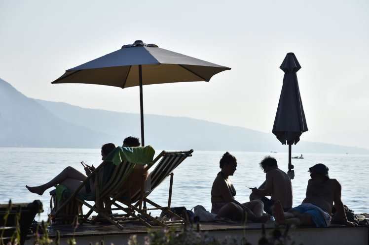 Soirée sur le bord du lac de Genève à Vevey en Suisse