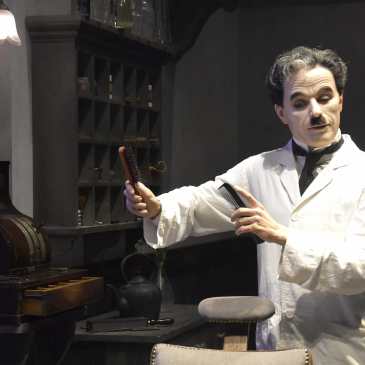 Chaplin's World. Chaplin barbier dans The Great Diktator Vevey