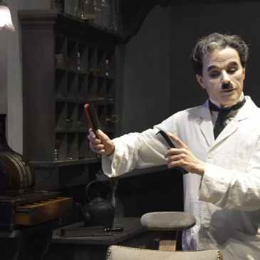 Chaplin's World. Chaplin barbier dans The Great Diktator Vevey