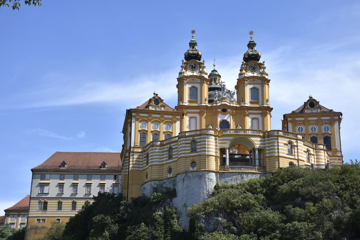 Autriche abbaye de Melk domine le danube