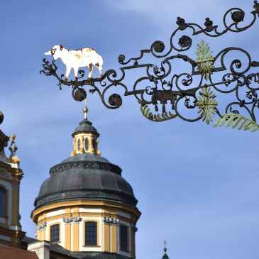 Tour et coupole de l'abbaye de Melk sur le Danube