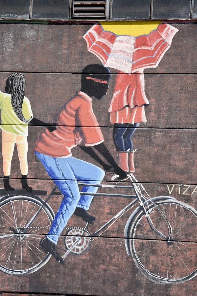 Linz : Mural Harbor Gallery, street art et migrants Autriche 