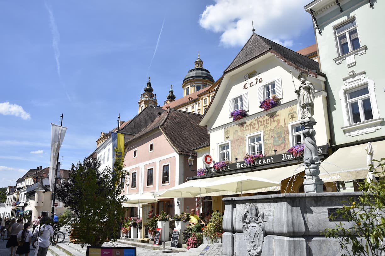 Les chalets de la place centrale de Melk