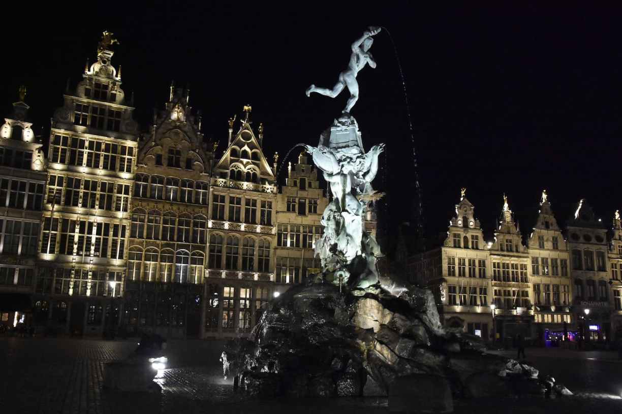 Belgique Les maisons des guildes la nuit Anvers