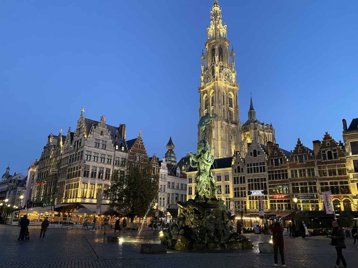 Belgique La Grand Place illuminée le soir