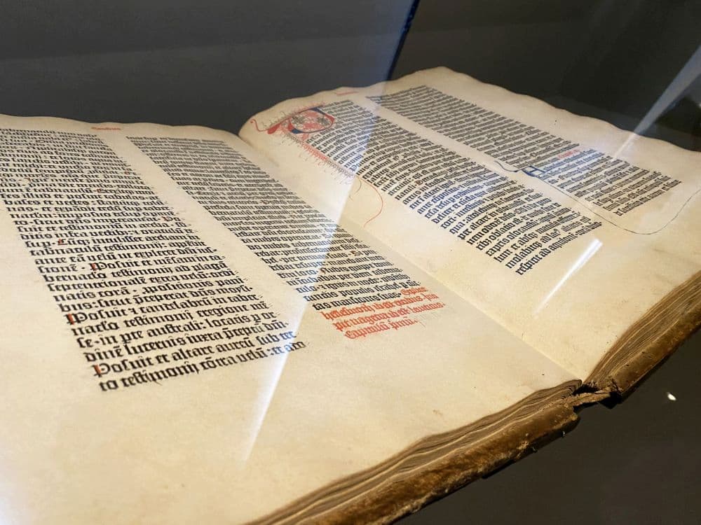 Une bible de Gutemberg en latin musée Plantin-Moretus
