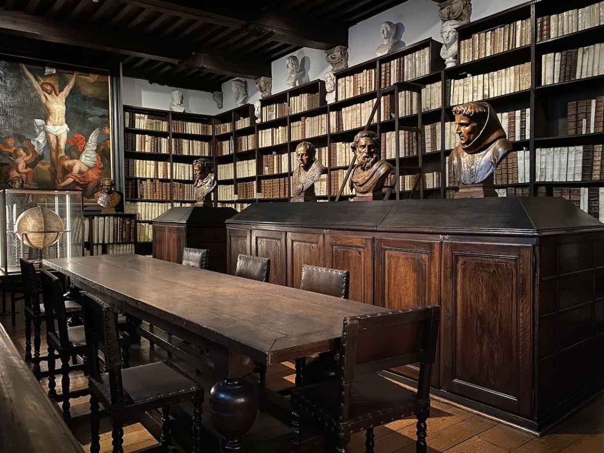 Belgique Anvers : bibliothèque du musée Plantin-Moretus