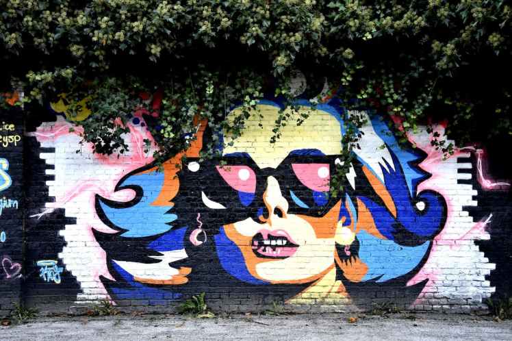 Portrait de femme à la Warhol street art Anvers