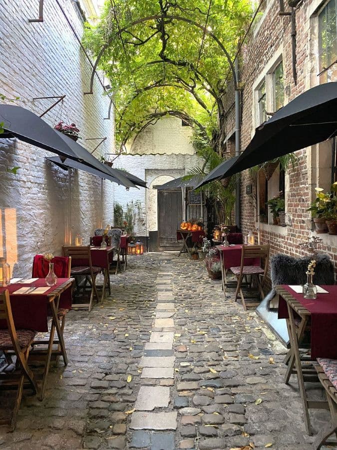 Belgique Anvers : restaurant 't Hofke dans Vlaeykensgang