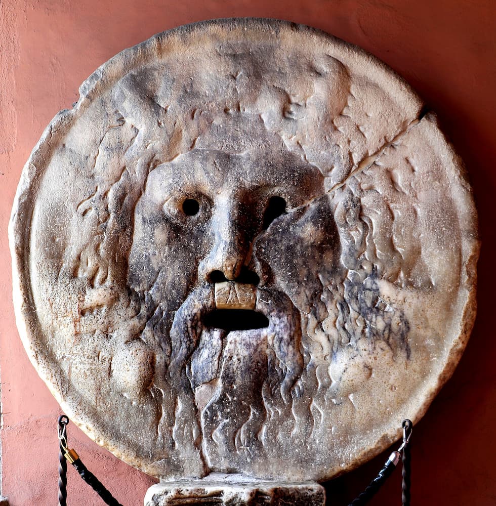 La Bocca della Verità devant l'église Santa Maria in Cosmedin