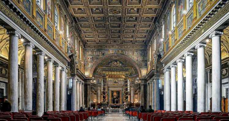 Sainte-Marie Majeure, l'une des quatre basiliques majeures de Rome, abrite la dépouille du pape François depuis 2025.