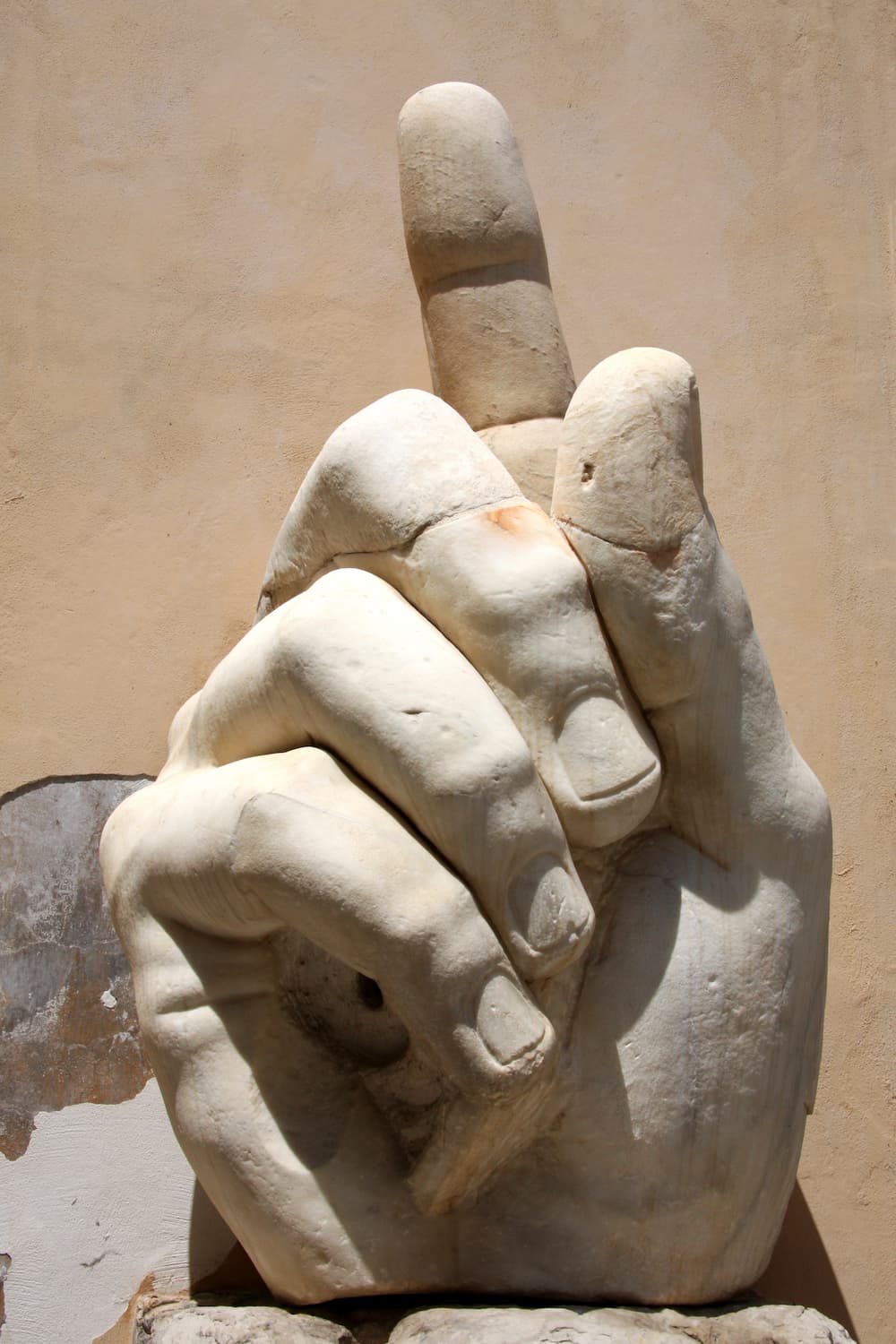 Main ayant appartenu à la statue monumentale de Constantin Musée du