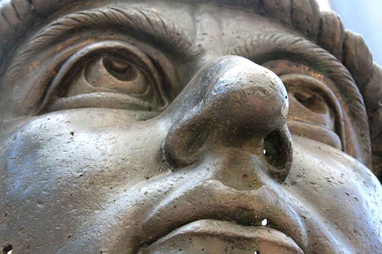 Rome : tête de la statue de l'empereur Constantin