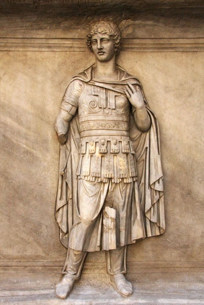Rome bas relief soldat romain