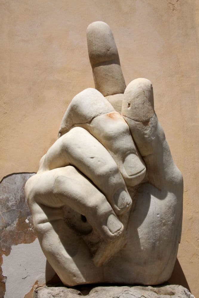 Main ayant appartenu à la statue monumentale de Constantin Musée du Capitole