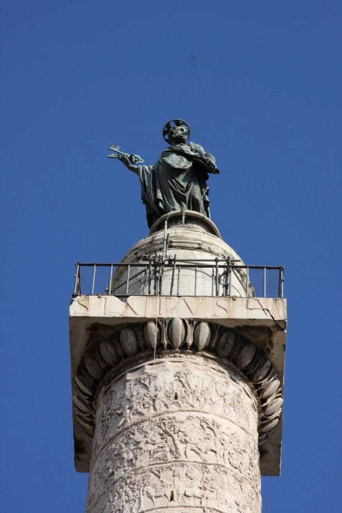 Rome sommet de la colonne de Trajan sur les forums impériaux