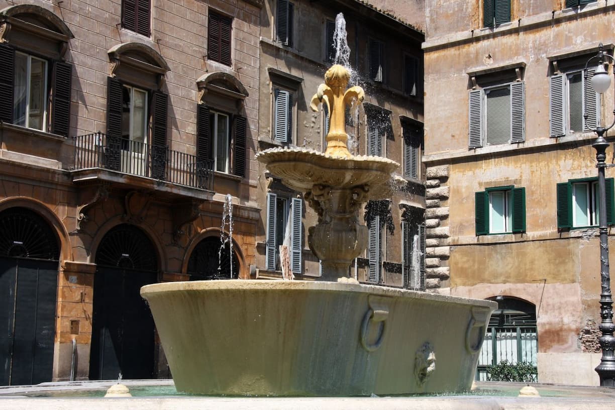 Baignoire des Thermes de Caracalla installée piazza Farnese
