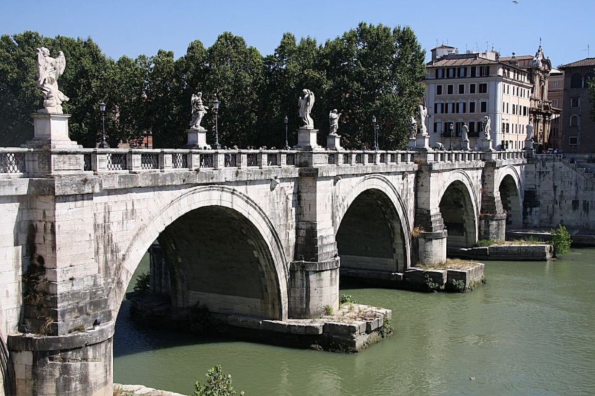 Le pont Saint-Ange sur le Tibre Rome