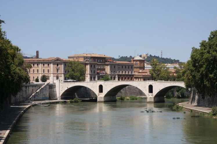 Le ponte Sisto est un chef d'œuvre de la Renaissance italienne