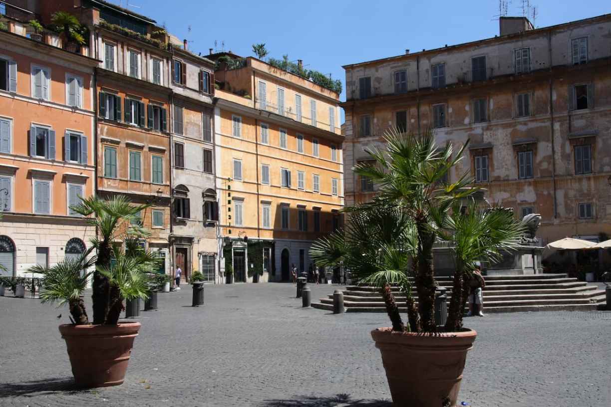 Rome : Piazza Santa Maria in Trastevere