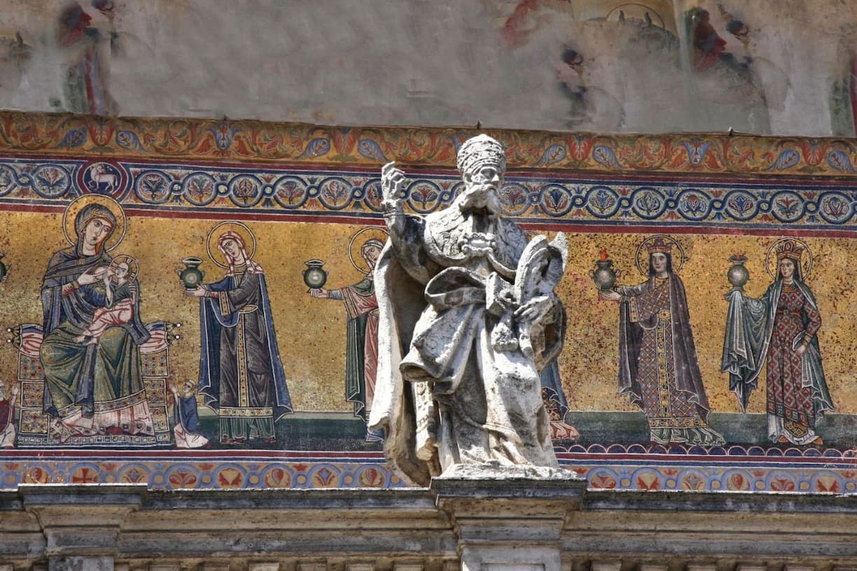 Rome fronton de la basilique Santa Maria in Trastevere